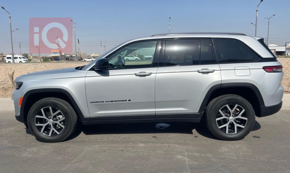 جیپ گراند شیرۆکی